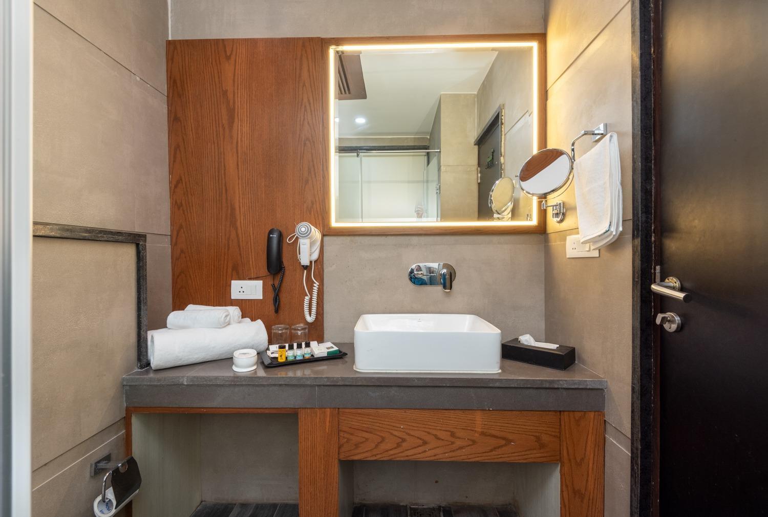 Quality Inn By Lawrence Hotels ダラムシャーラー エクステリア 写真