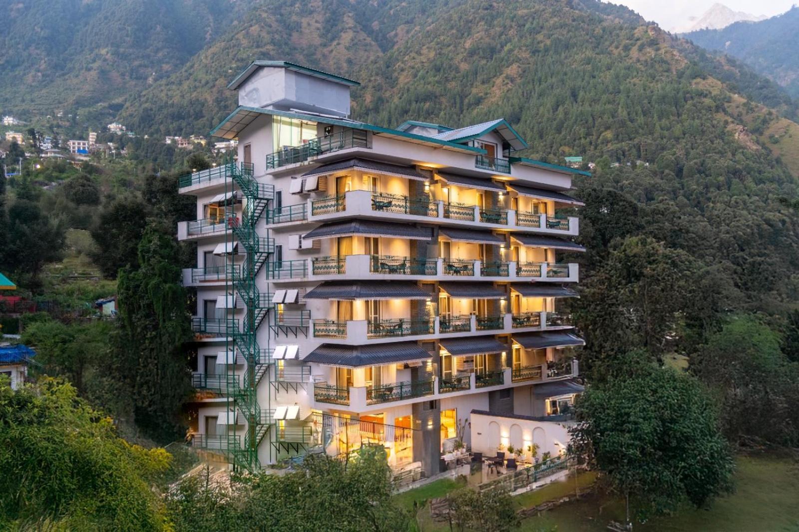 Quality Inn By Lawrence Hotels ダラムシャーラー エクステリア 写真