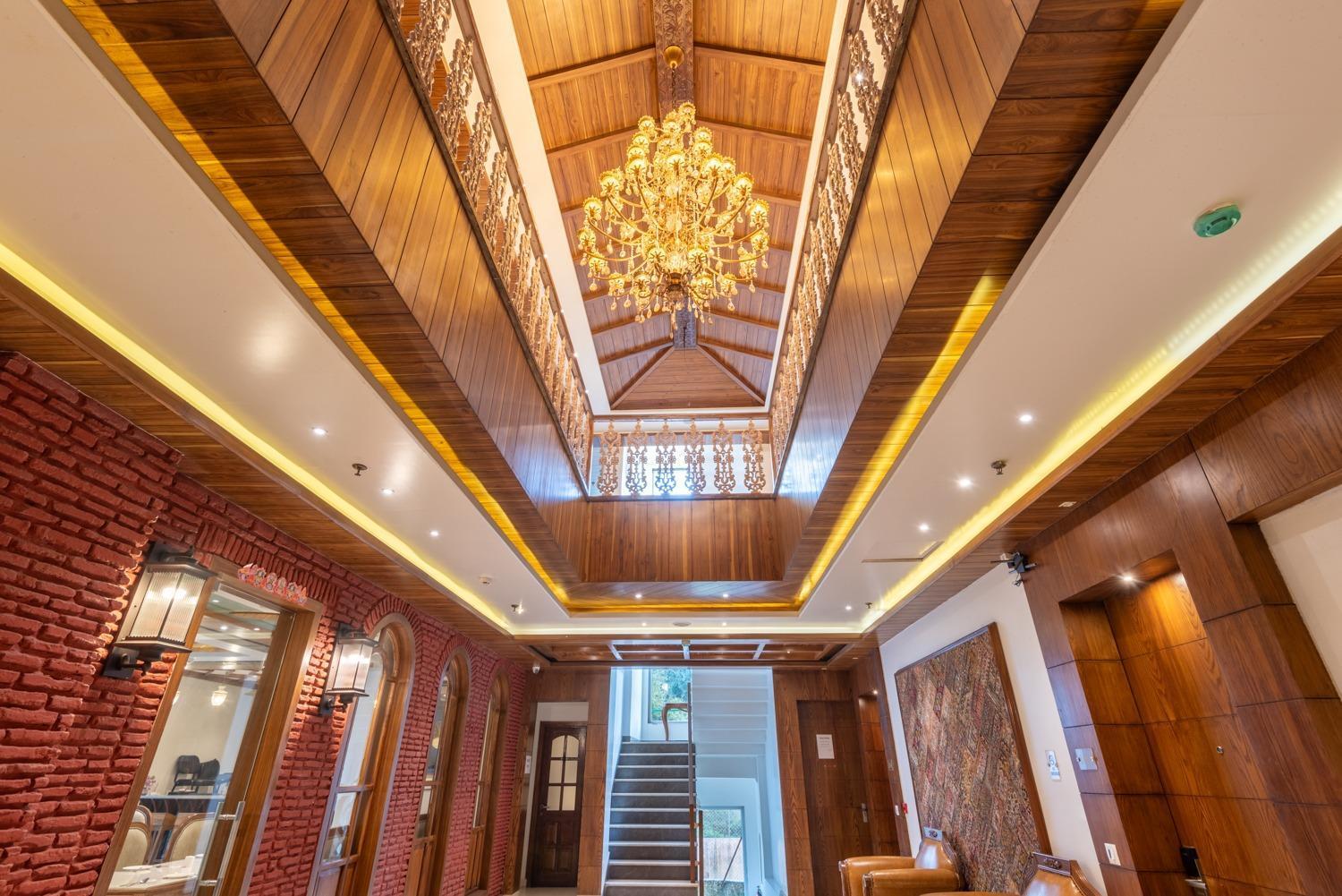 Quality Inn By Lawrence Hotels ダラムシャーラー エクステリア 写真